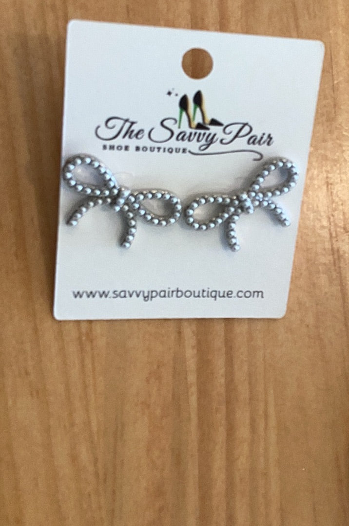 Pearl bow earring