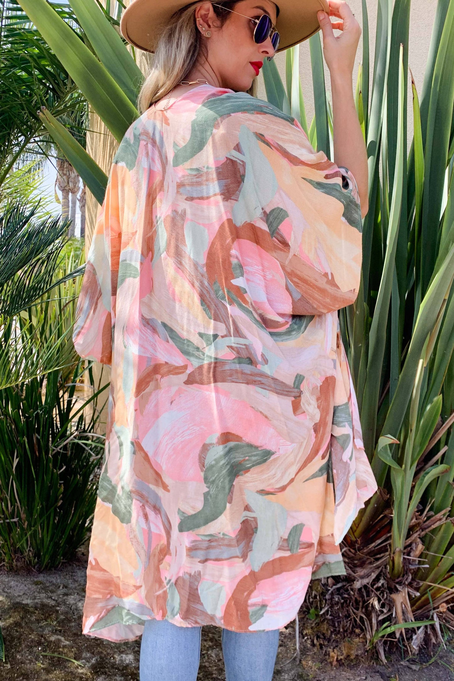 Kimono rose à imprimé abstrait