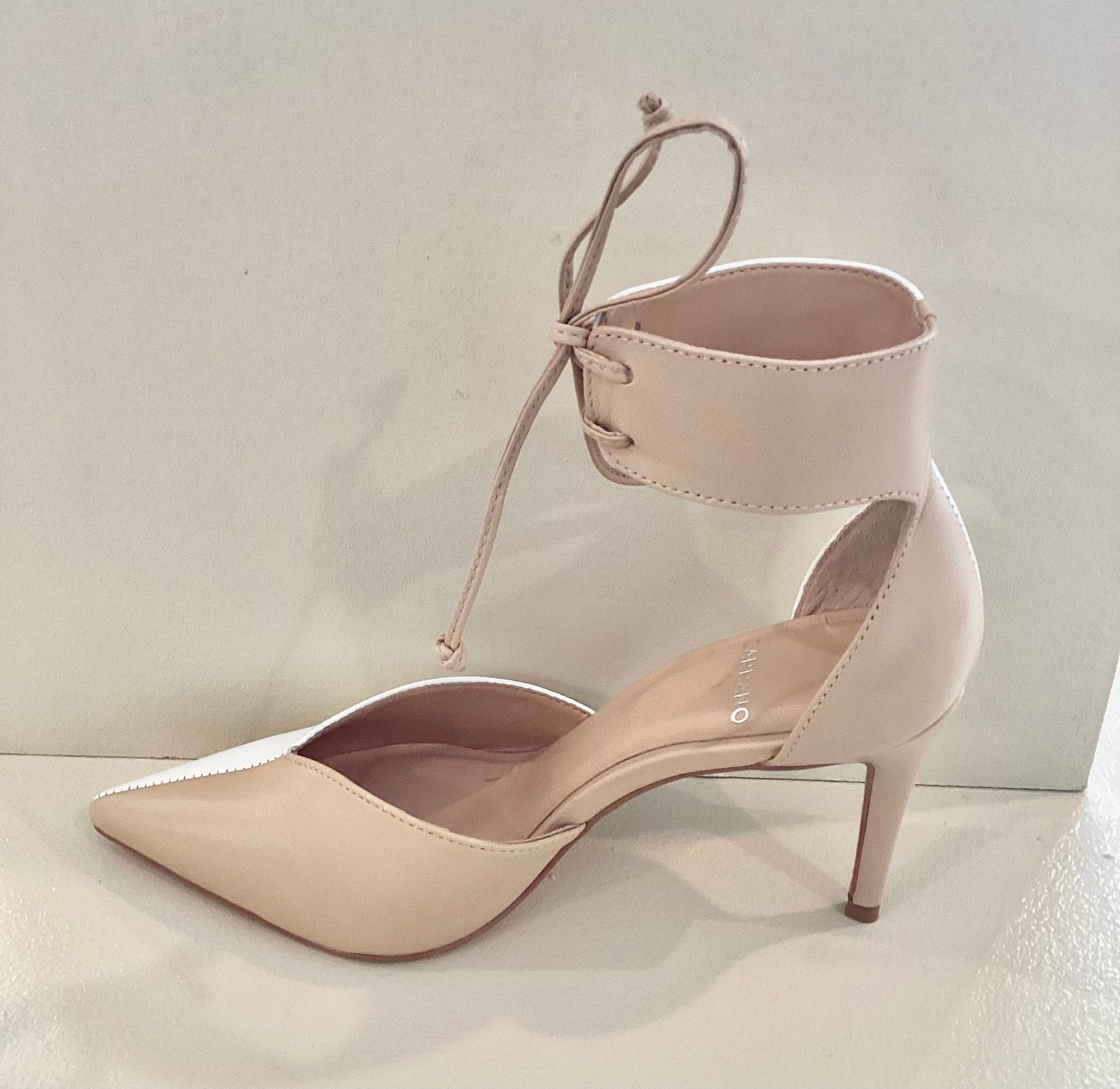 Zapatos de tacón Carrano de cuero con cordones