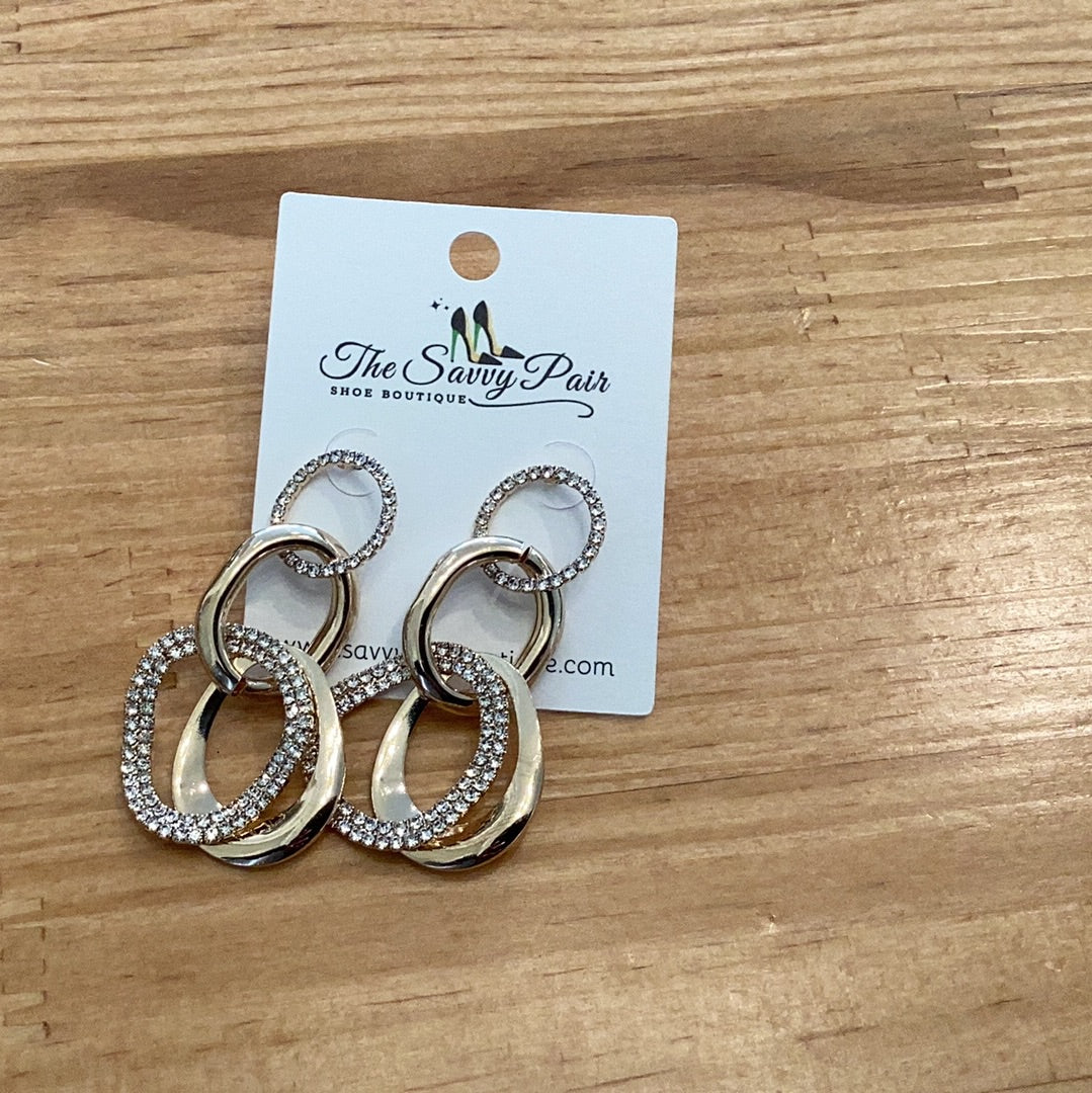 Gold circle linked earring