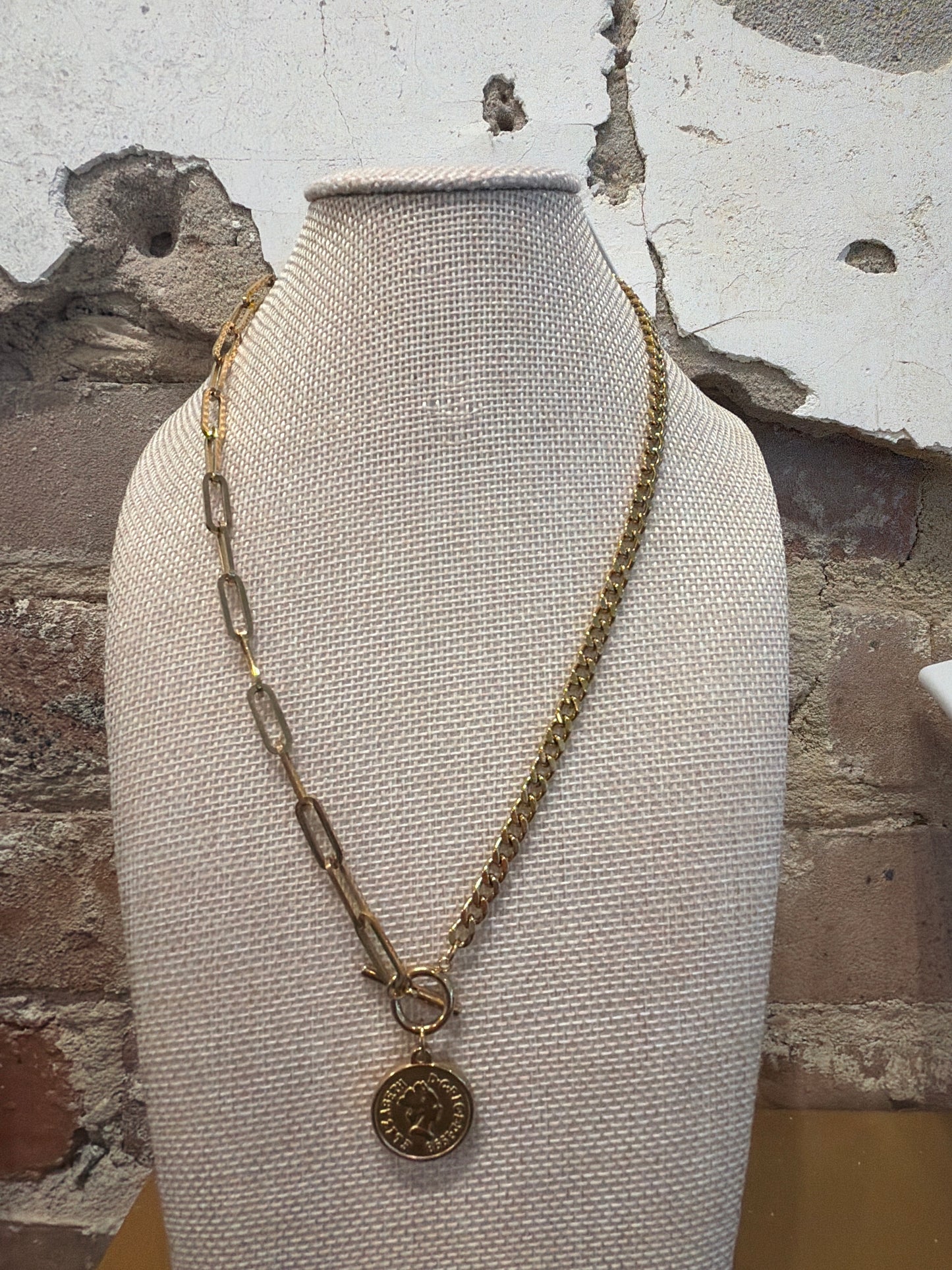 Chansutt necklace