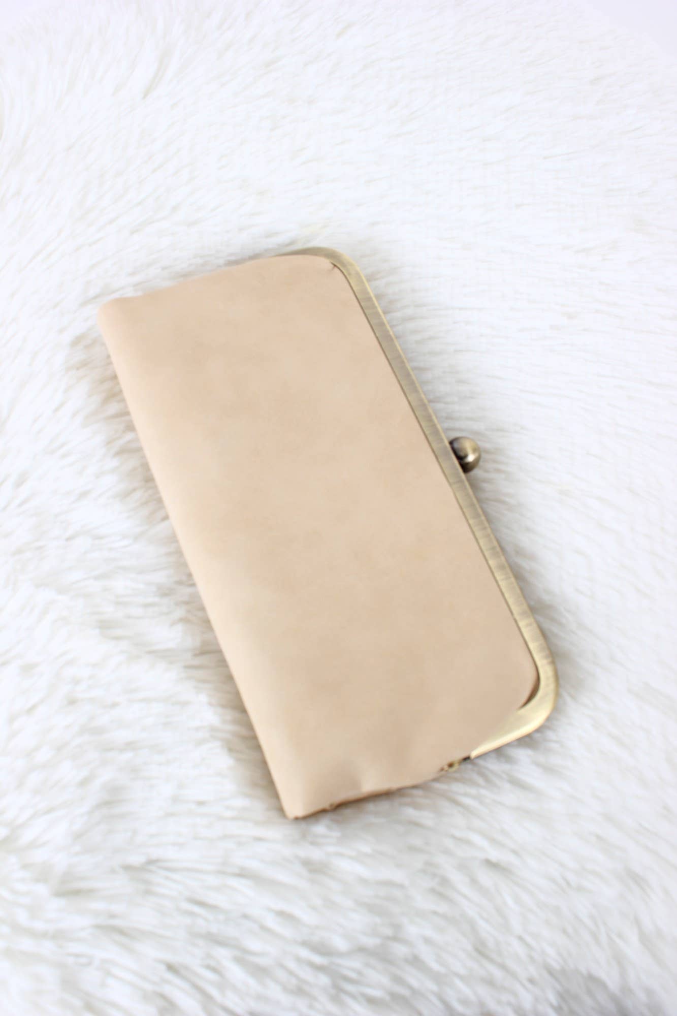 Lois Kiss Lock Clutch